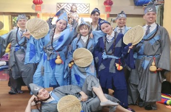 /CHÚNG TA ĐỀU LÀ NGƯỜI MỘT NHÀ  (  NHỮNG LỜI TỪ BI CỦA HOẠT PHẬT SƯ TÔN  )